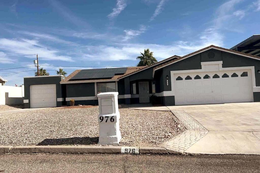 Spacious Getaway! Pool, Spa, Sleeps 9 Lake Havasu City Bagian luar foto