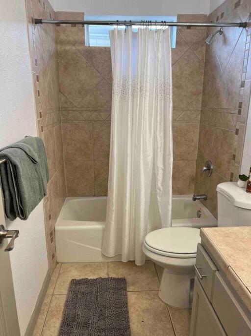 Spacious Getaway! Pool, Spa, Sleeps 9 Lake Havasu City Bagian luar foto