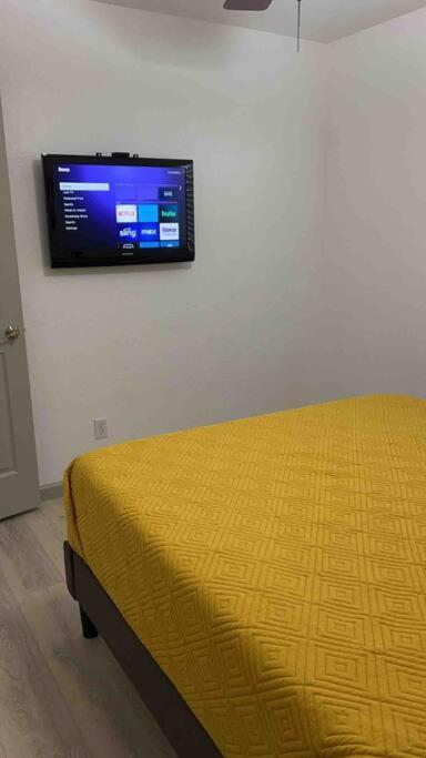Spacious Getaway! Pool, Spa, Sleeps 9 Lake Havasu City Bagian luar foto