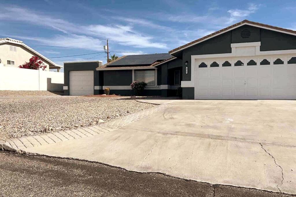 Spacious Getaway! Pool, Spa, Sleeps 9 Lake Havasu City Bagian luar foto