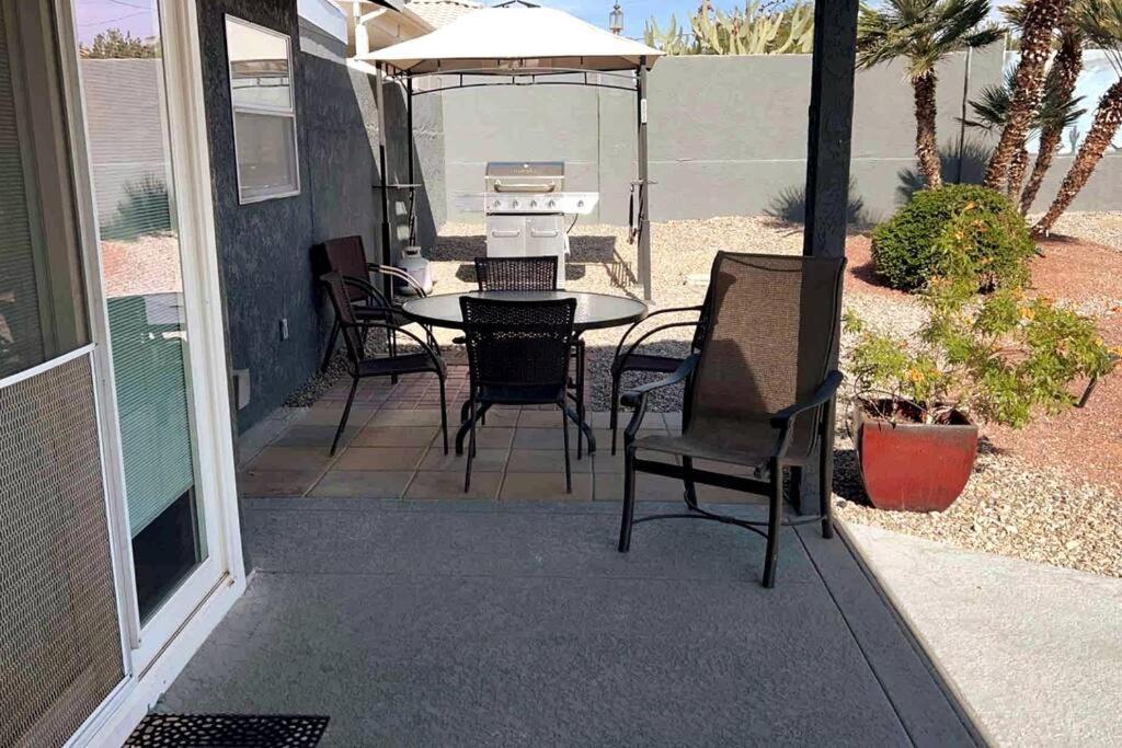 Spacious Getaway! Pool, Spa, Sleeps 9 Lake Havasu City Bagian luar foto