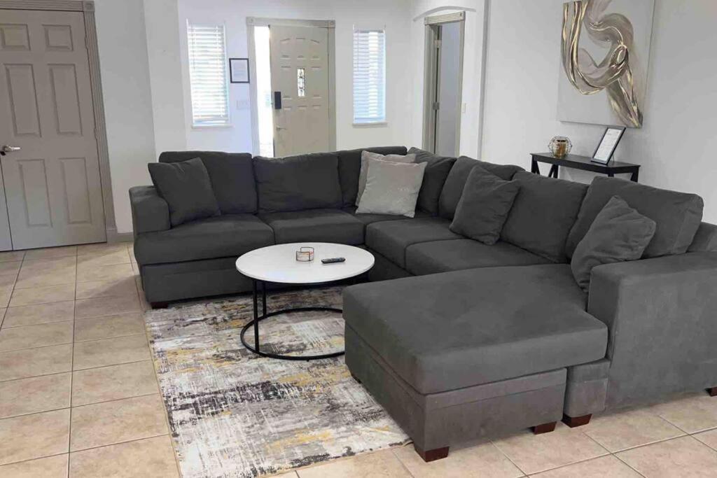 Spacious Getaway! Pool, Spa, Sleeps 9 Lake Havasu City Bagian luar foto