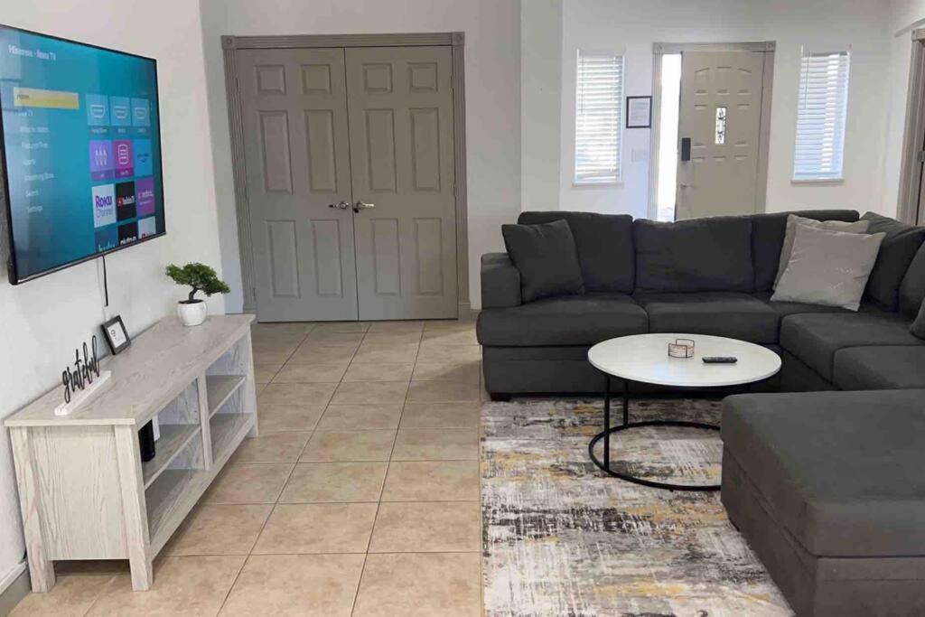 Spacious Getaway! Pool, Spa, Sleeps 9 Lake Havasu City Bagian luar foto