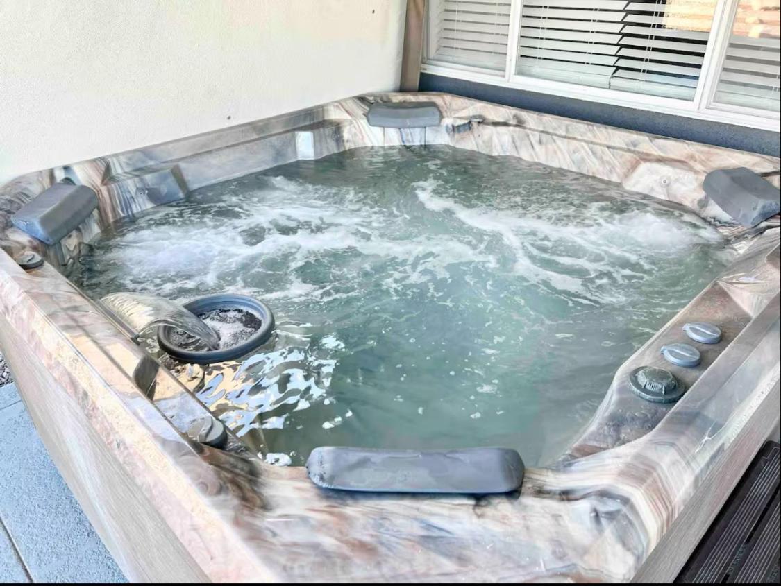 Spacious Getaway! Pool, Spa, Sleeps 9 Lake Havasu City Bagian luar foto