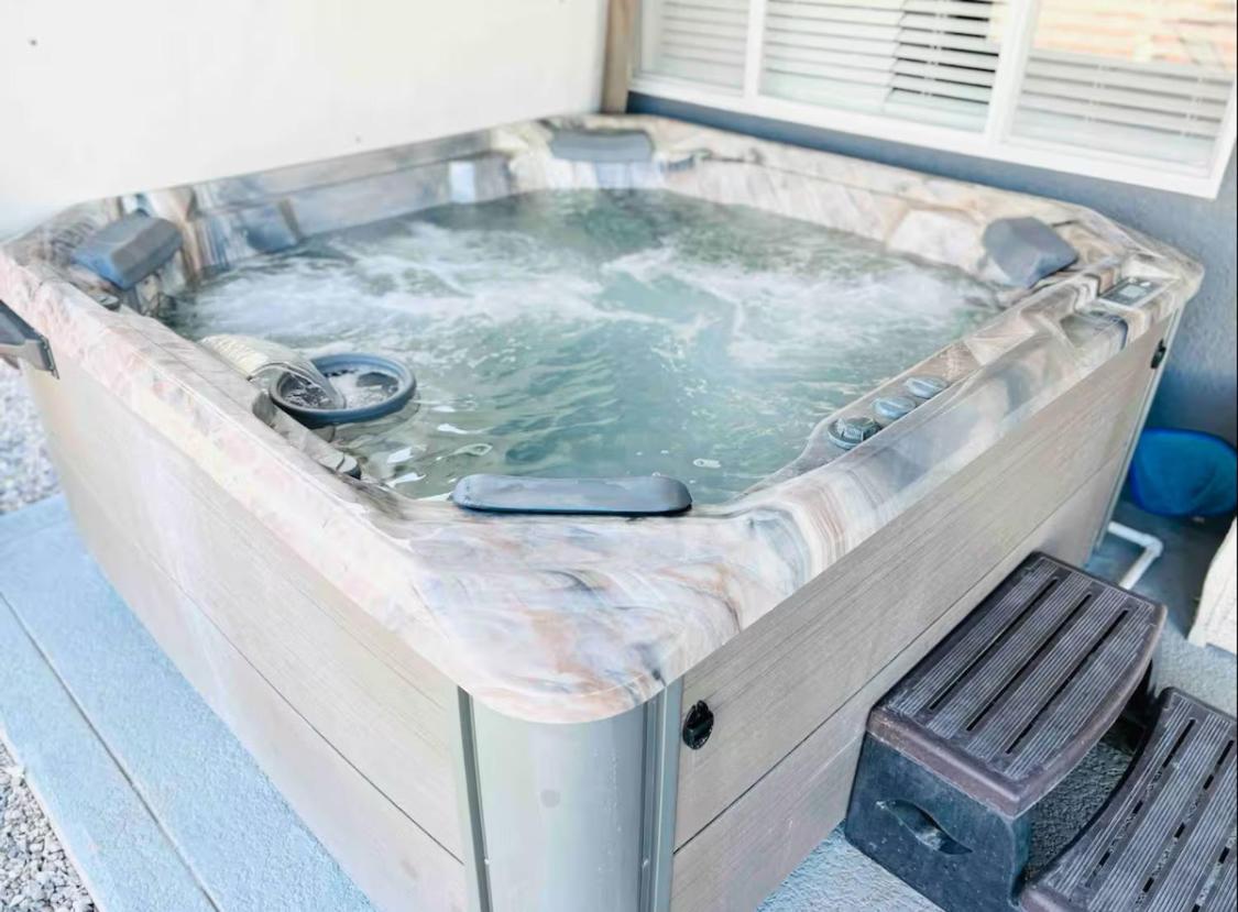 Spacious Getaway! Pool, Spa, Sleeps 9 Lake Havasu City Bagian luar foto